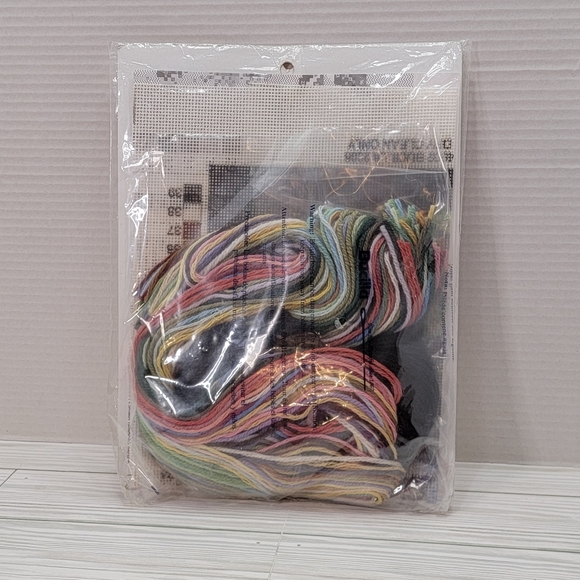 Bucilla Tracy Porter 2005 Needle Point Fruit & Floral Black Kit 4902 Retired - Picture 12 of 12